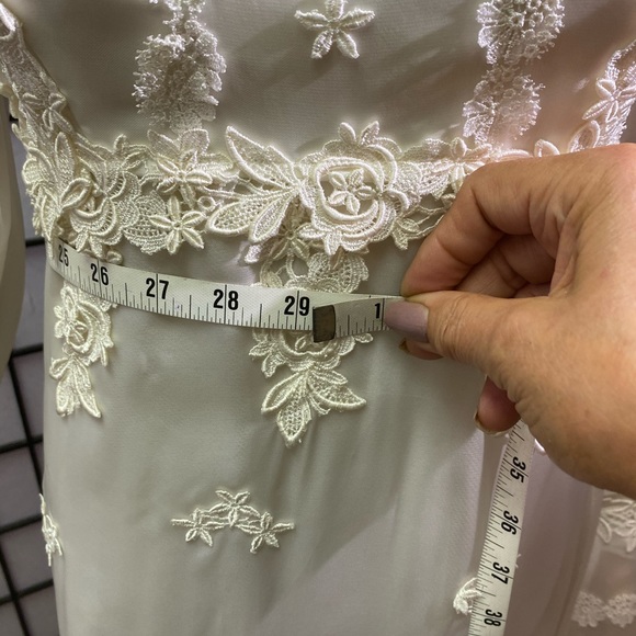 Exquisite Vintage Custom Ivory Wedding Dress/Veil - Picture 11 of 16